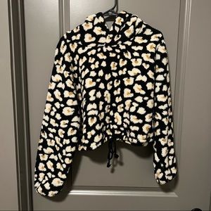 hooded cropped pullover